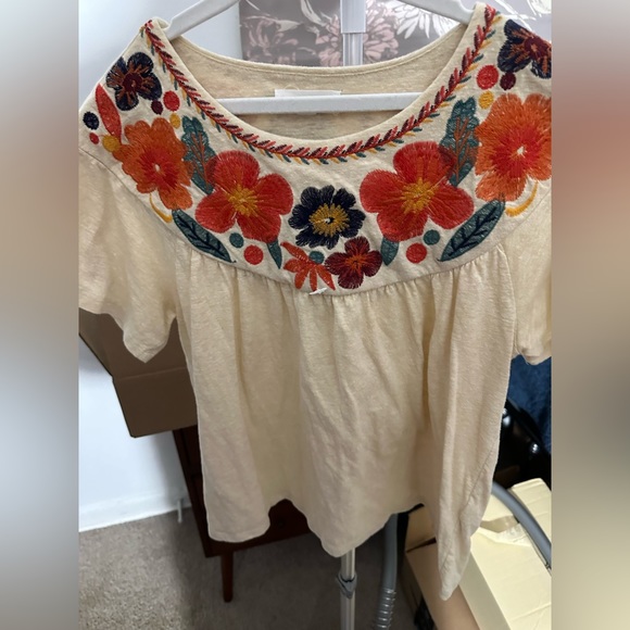 Beautiful blouse - Picture 2 of 2